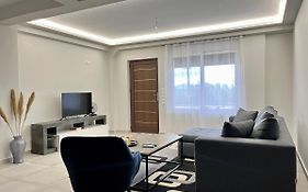 Convenient minimal home, near Palamidi Castle